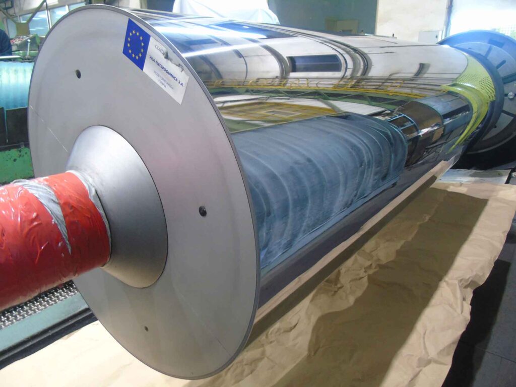 Mirror surface finishing on a hard-chrome coated steel roll at a VILA factory