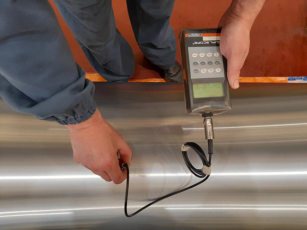 Hard chrome coating thickness measurement on a steel roll in a VILA factory